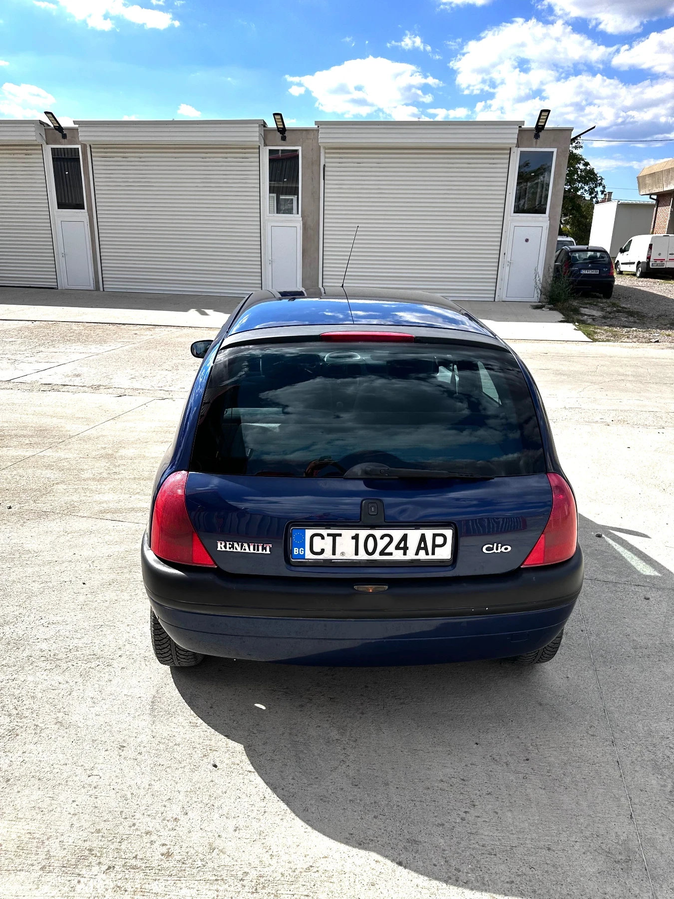 Renault Clio 1.2i Климатик, снимка 5 - Автомобили и джипове - 56119981