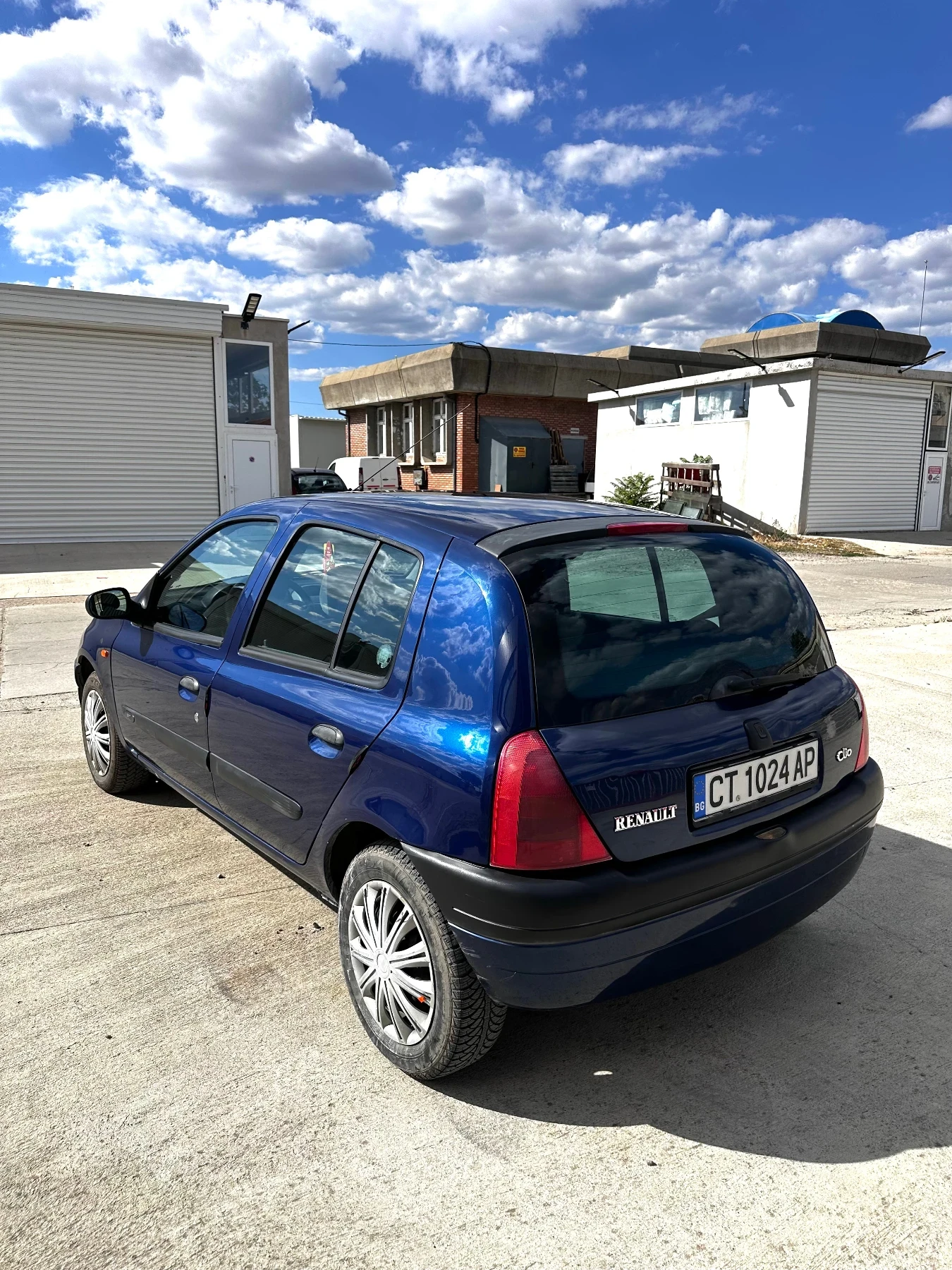 Renault Clio 1.2i Климатик, снимка 4 - Автомобили и джипове - 56119981