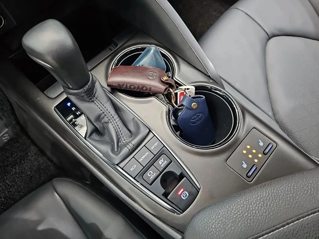Toyota Camry, снимка 12 - Автомобили и джипове - 56734363