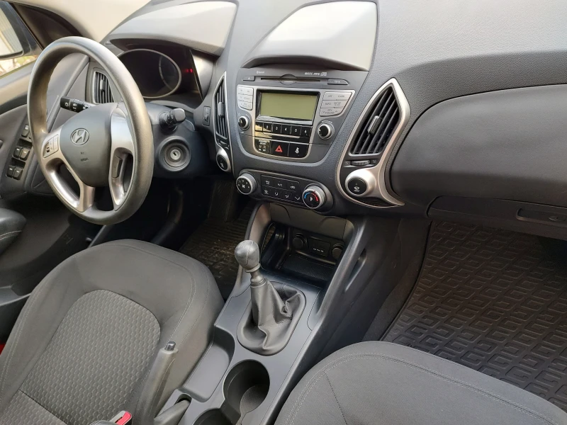 Hyundai IX35 2.0d 136hp, снимка 12 - Автомобили и джипове - 48271225