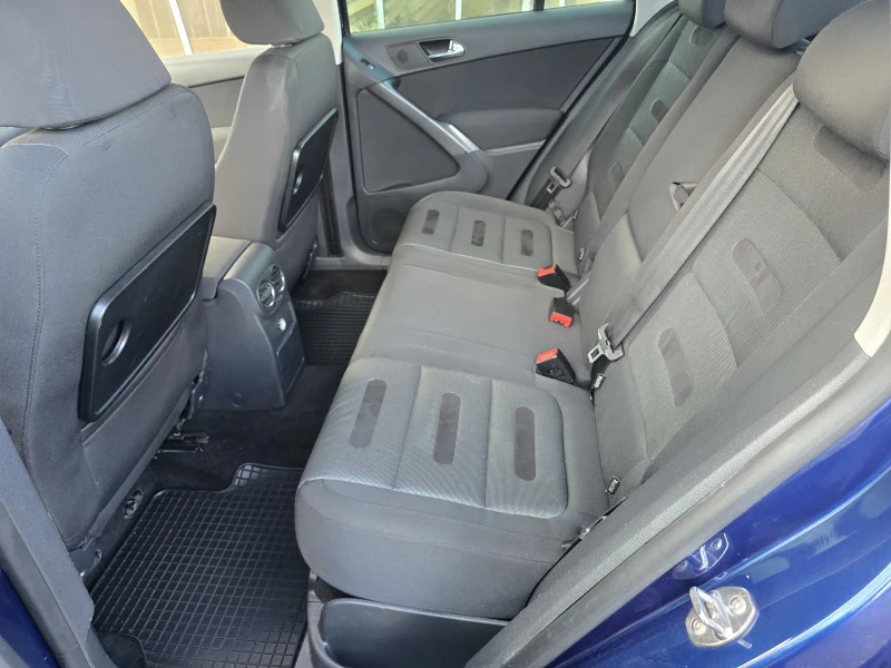 VW Tiguan 2.0TDI 4X4, снимка 10 - Автомобили и джипове - 52169698