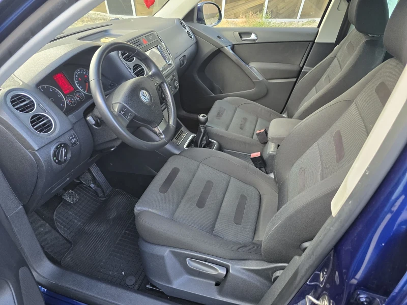 VW Tiguan 2.0TDI 4X4, снимка 8 - Автомобили и джипове - 52169698