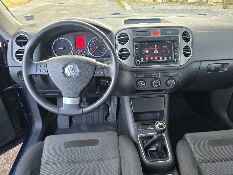VW Tiguan 2.0TDI 4X4, снимка 11 - Автомобили и джипове - 52169698