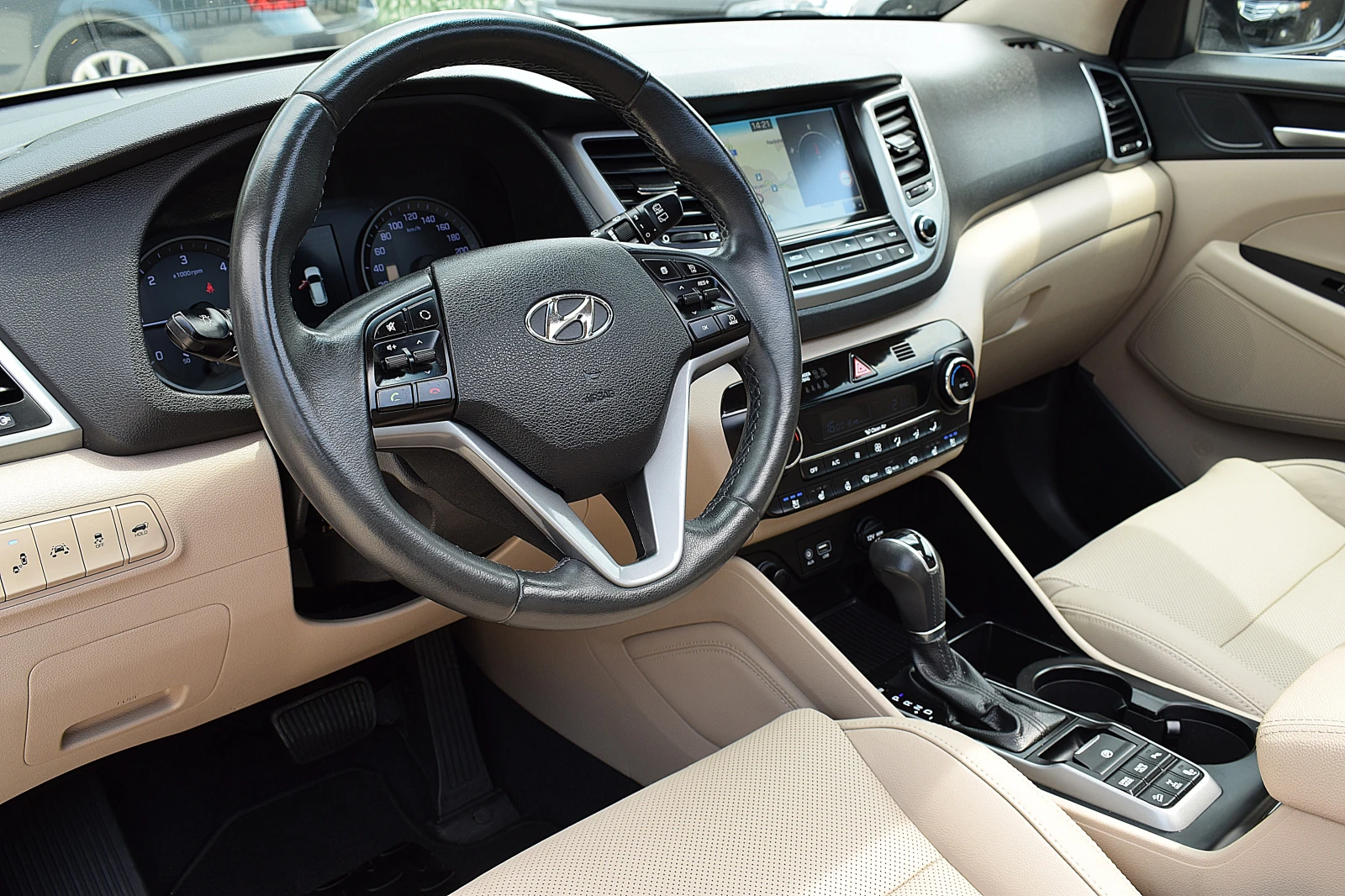 Hyundai Tucson 2.0ШВЕЙЦАРИЯ/VERTEX/4x4/АВТОМАТИК/ОБДУХВАНЕ/КАМЕРА, снимка 8 - Автомобили и джипове - 54806176