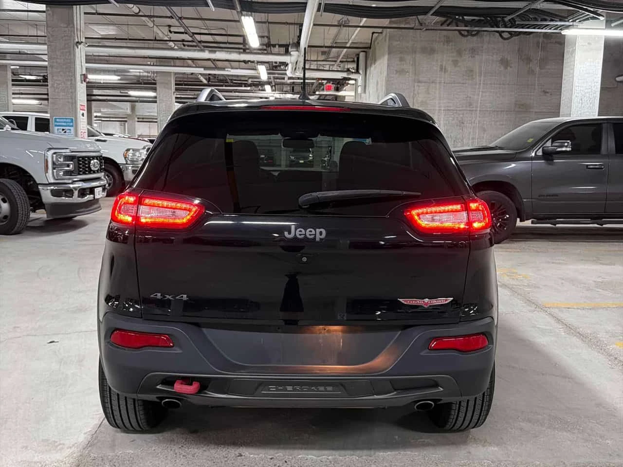 Jeep Cherokee * Trailhawk * АВТОКРЕДИТ БЕЗ ПЪРВОНАЧАЛНА ВНОСКА* , снимка 4 - Автомобили и джипове - 55071495