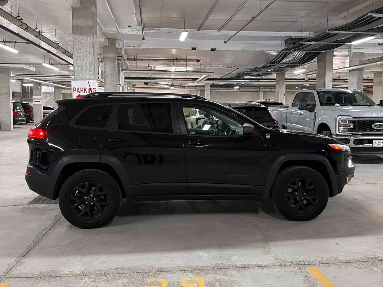 Jeep Cherokee * Trailhawk * АВТОКРЕДИТ БЕЗ ПЪРВОНАЧАЛНА ВНОСКА* , снимка 3 - Автомобили и джипове - 55071495