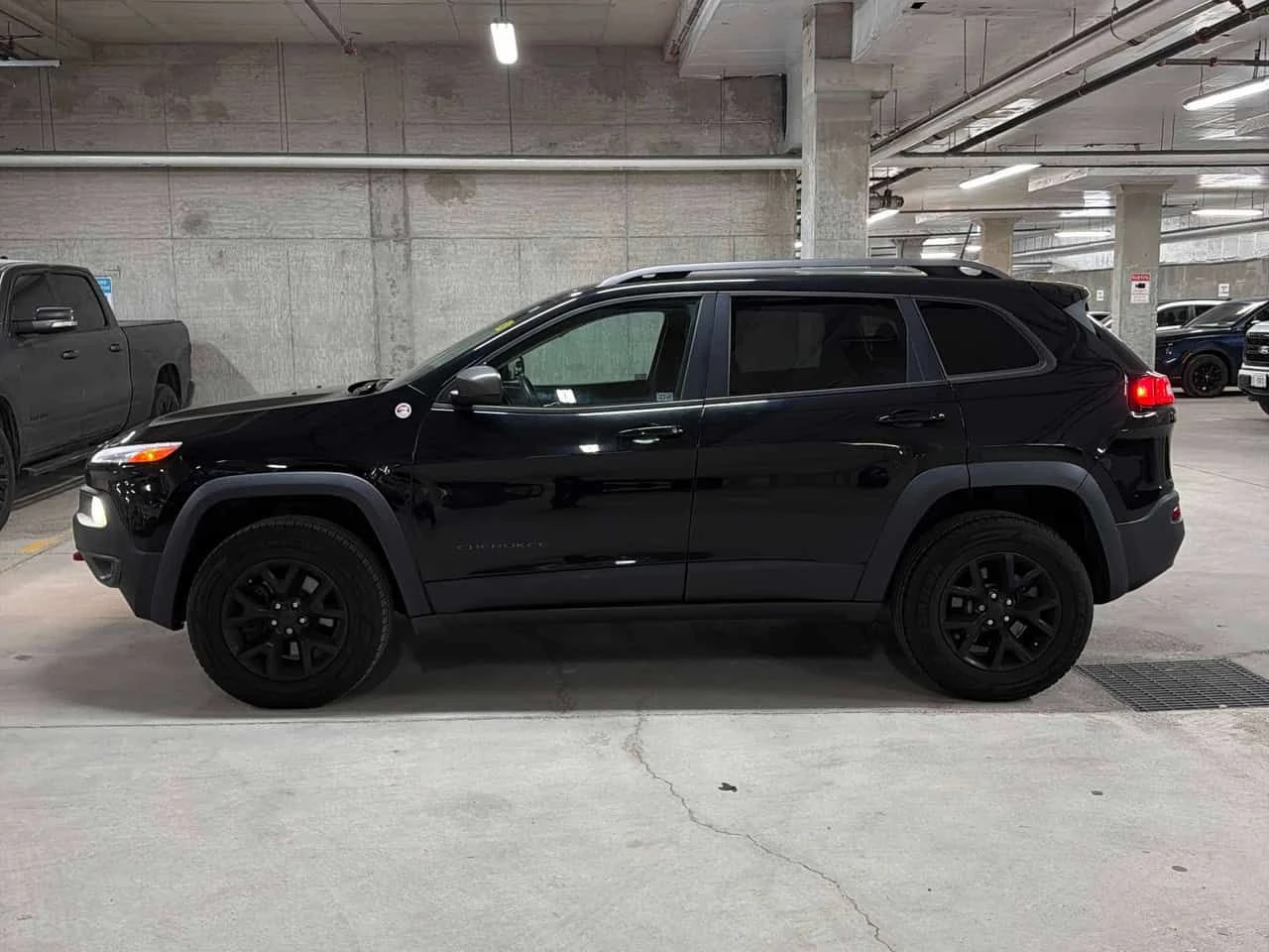 Jeep Cherokee * Trailhawk * АВТОКРЕДИТ БЕЗ ПЪРВОНАЧАЛНА ВНОСКА* , снимка 2 - Автомобили и джипове - 55071495
