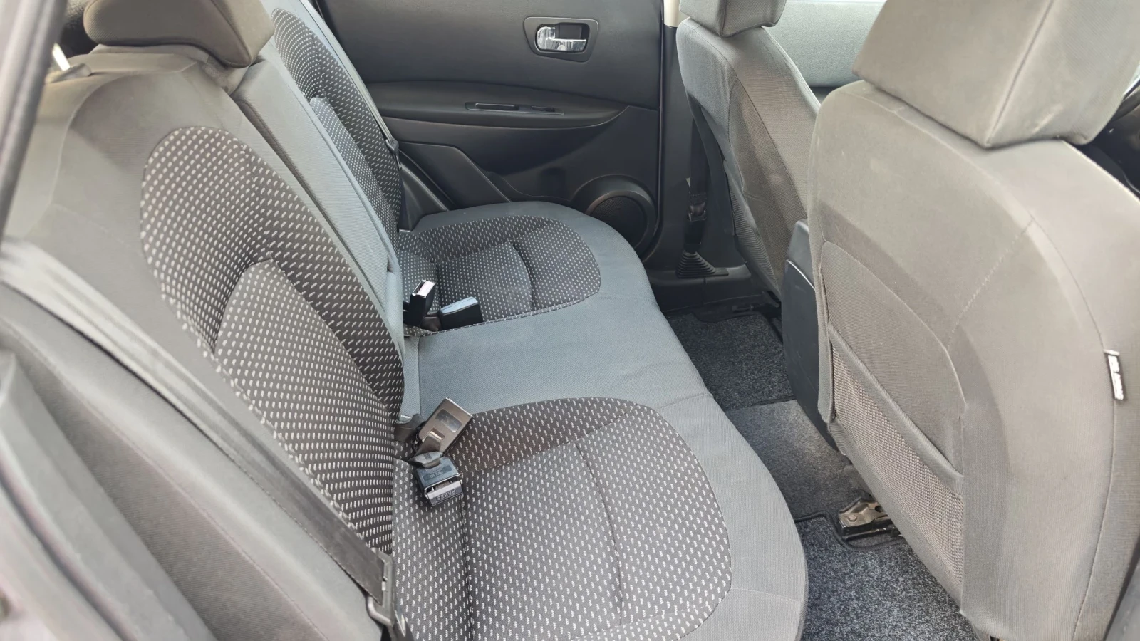 Nissan Qashqai 1.5dci, снимка 9 - Автомобили и джипове - 55118471