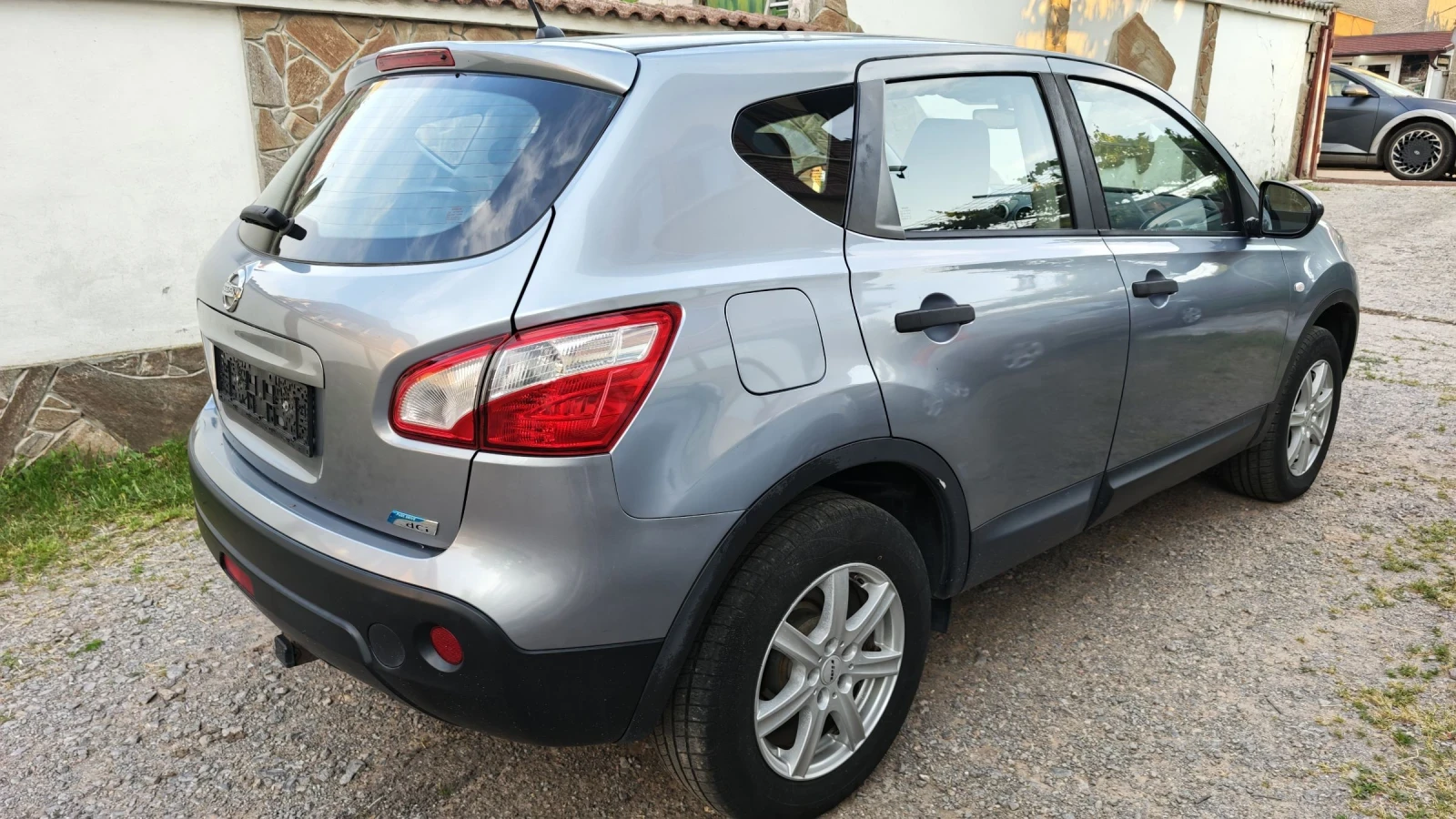 Nissan Qashqai 1.5dci, снимка 2 - Автомобили и джипове - 55118471