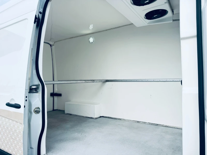 VW Crafter ХЛАДИЛЕН Нов внос Швейцария ТОП СЪСТОЯНИЕ , снимка 10 - Бусове и автобуси - 52658085