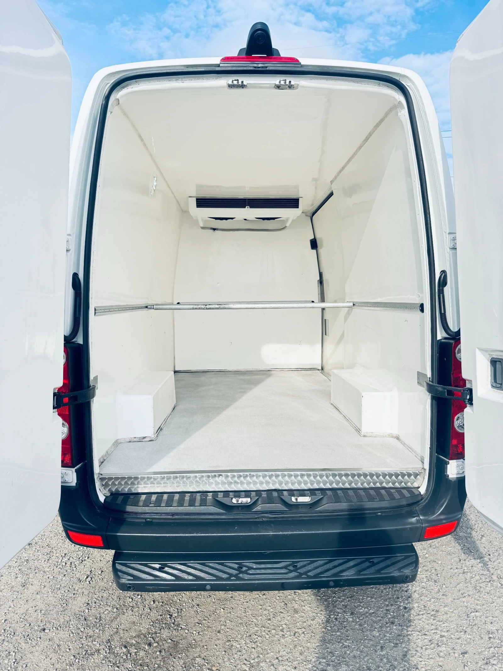 VW Crafter ХЛАДИЛЕН Нов внос Швейцария ТОП СЪСТОЯНИЕ  - изображение 9