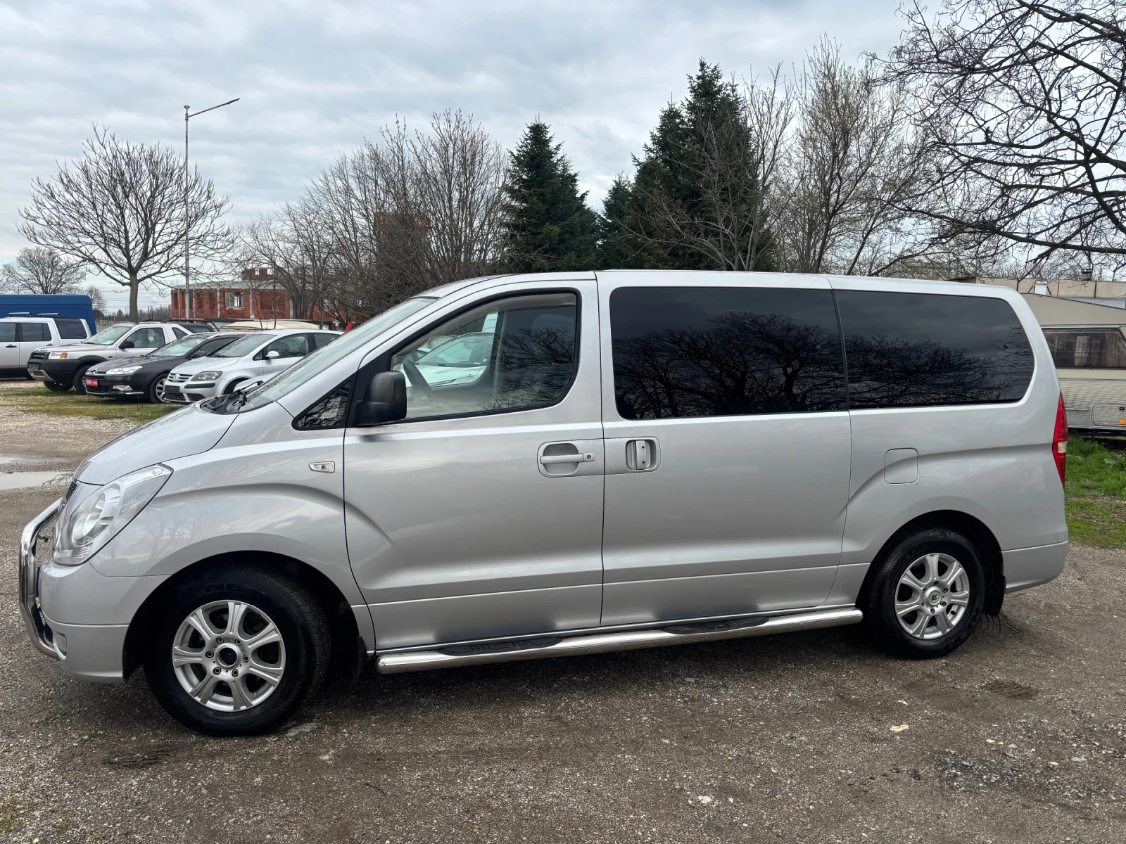 Hyundai H1 2011+ 2.5+ 170кс+ 8МЕСТА+ РОЛБАРИ+ КАТО НОВ, снимка 7 - Бусове и автобуси - 54083635