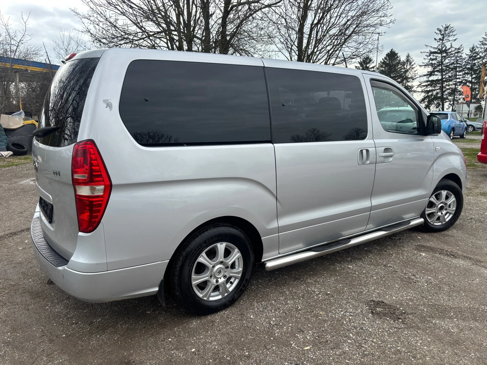 Hyundai H1 2011+ 2.5+ 170кс+ 8МЕСТА+ РОЛБАРИ+ КАТО НОВ, снимка 4 - Бусове и автобуси - 54083635