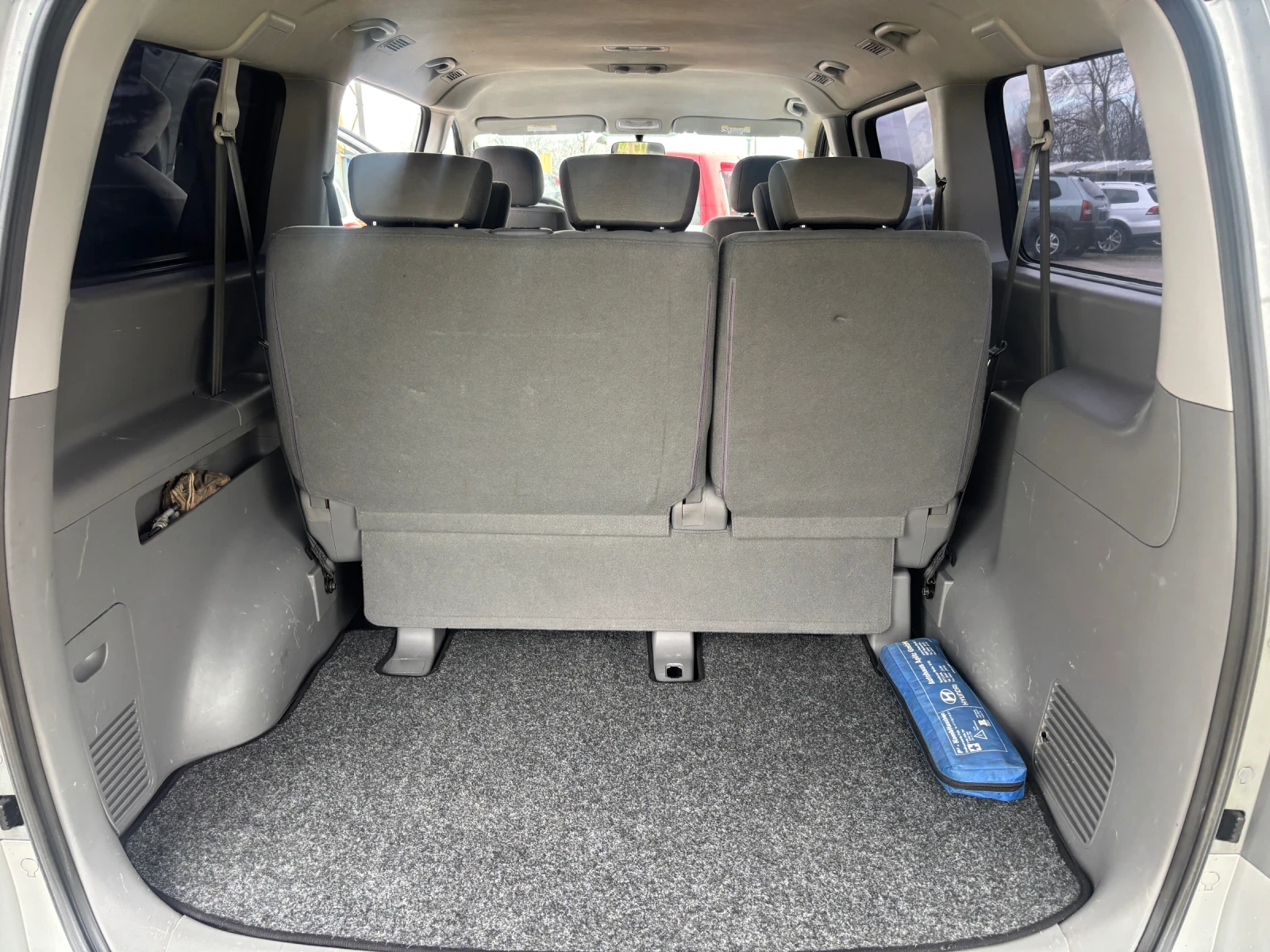 Hyundai H1 2011+ 2.5+ 170кс+ 8МЕСТА+ РОЛБАРИ+ КАТО НОВ, снимка 12 - Бусове и автобуси - 54083635