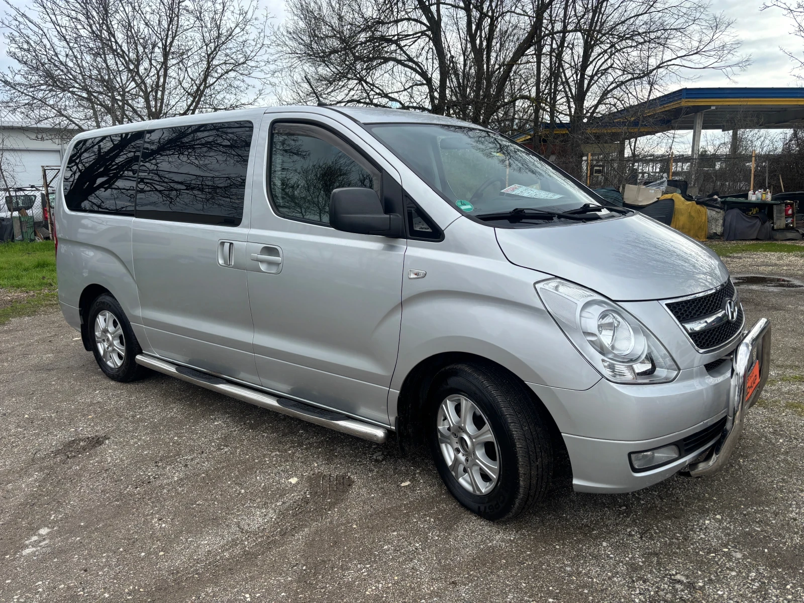 Hyundai H1 2011+ 2.5+ 170кс+ 8МЕСТА+ РОЛБАРИ+ КАТО НОВ, снимка 3 - Бусове и автобуси - 54083635