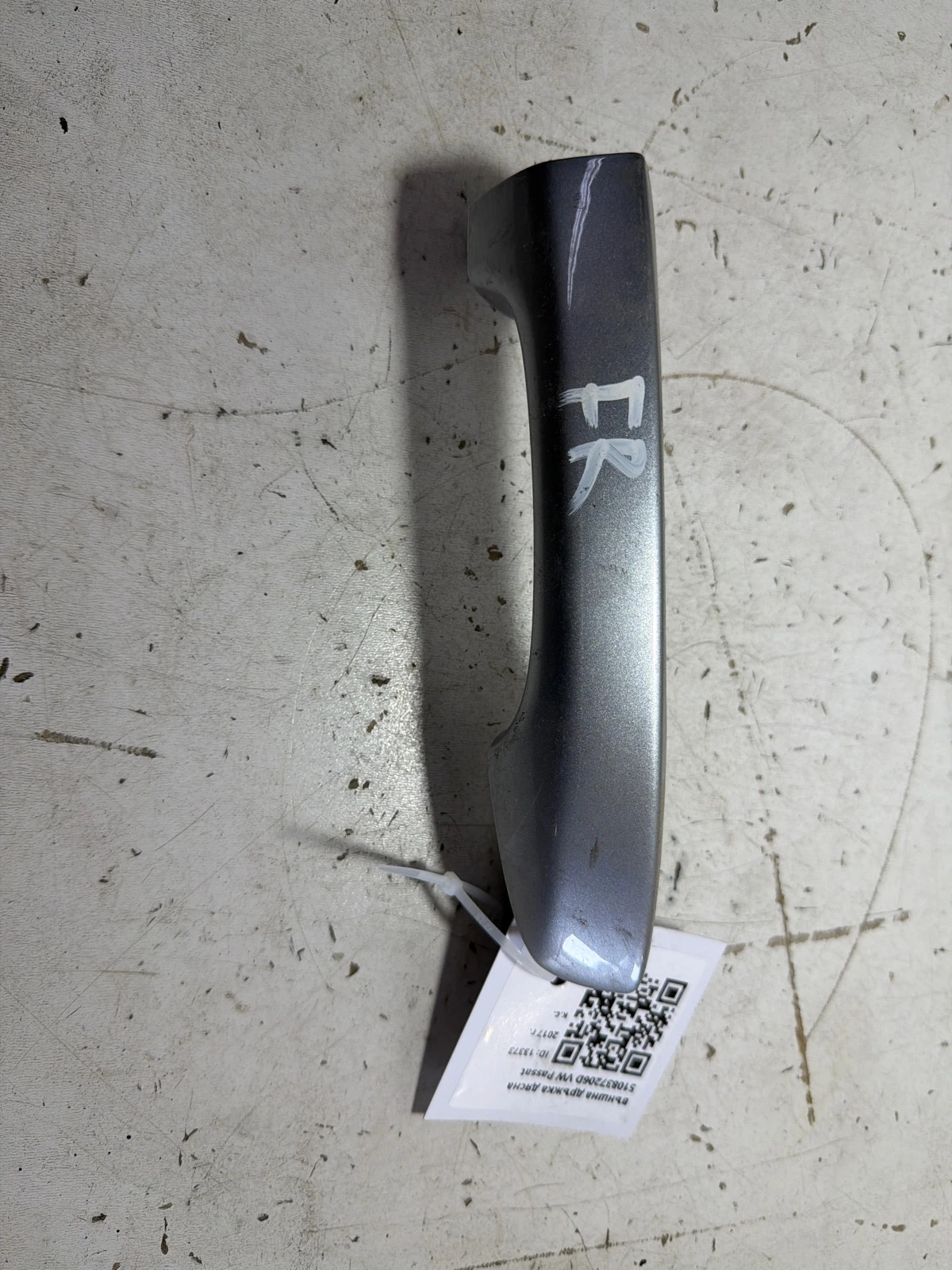 външна дръжка дясна 510837206D VW Passat