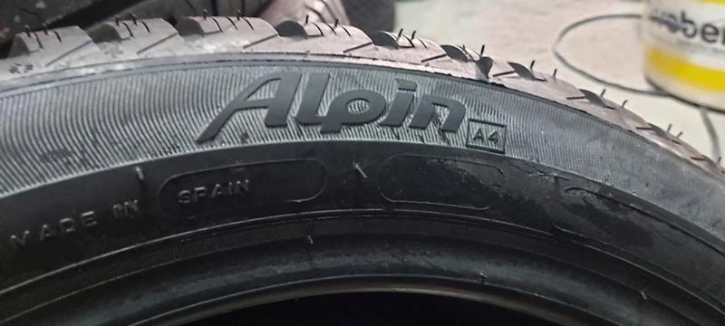 Гуми Зимни 225/45R17, снимка 5 - Гуми и джанти - 29880151