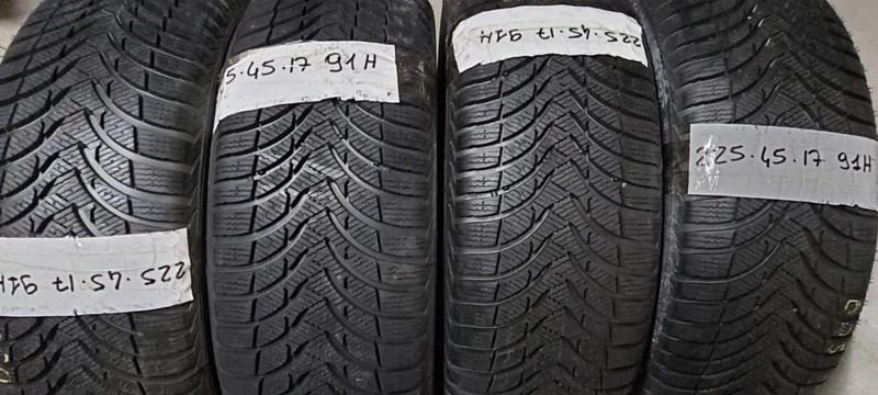 Гуми Зимни 225/45R17, снимка 1 - Гуми и джанти - 29880151