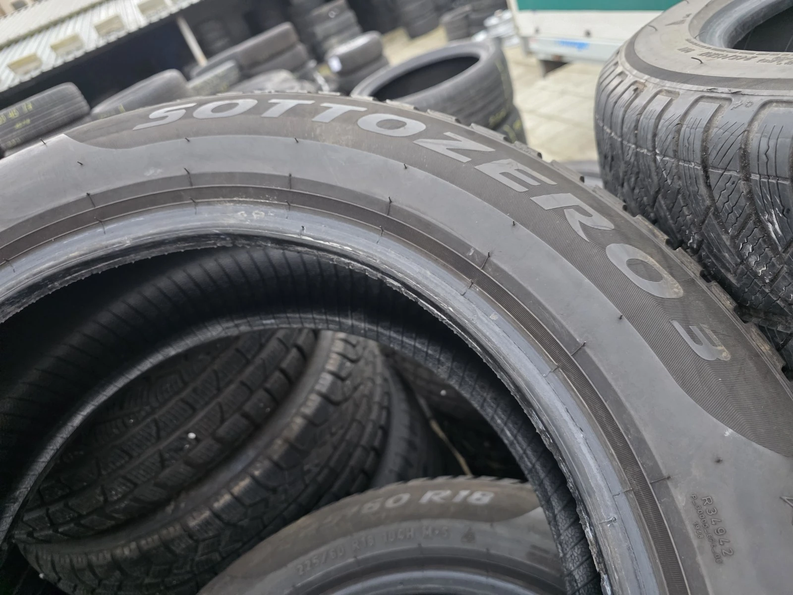 Гуми Зимни 225/60R18, снимка 7 - Гуми и джанти - 56724941