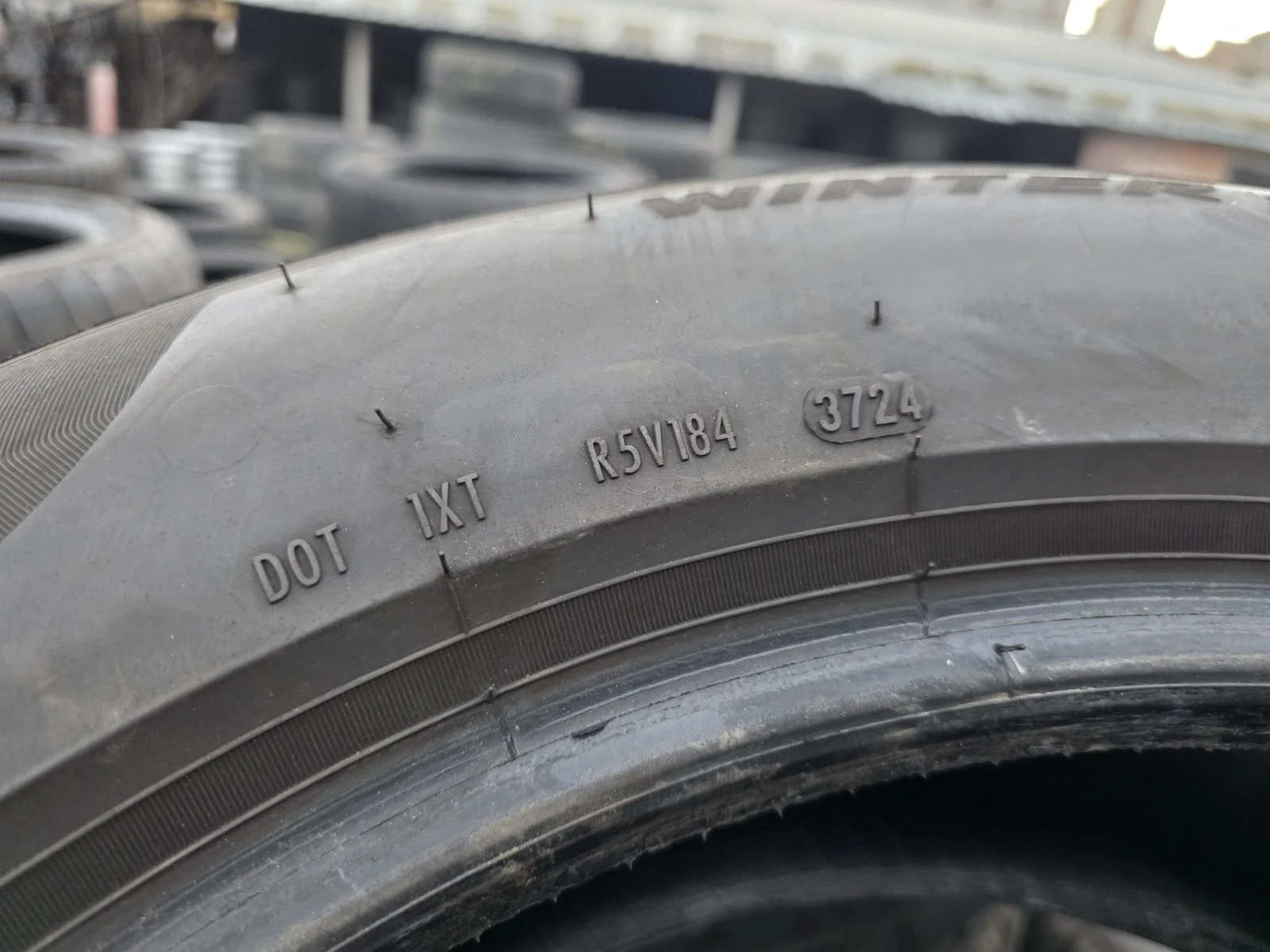 Гуми Зимни 225/60R18, снимка 9 - Гуми и джанти - 56724941