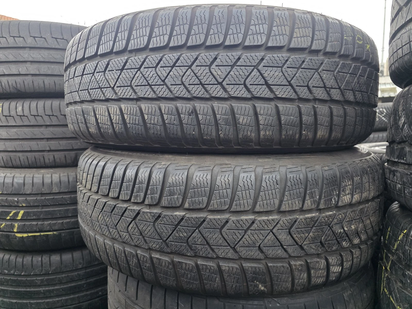 Гуми Зимни 225/60R18, снимка 3 - Гуми и джанти - 56724941