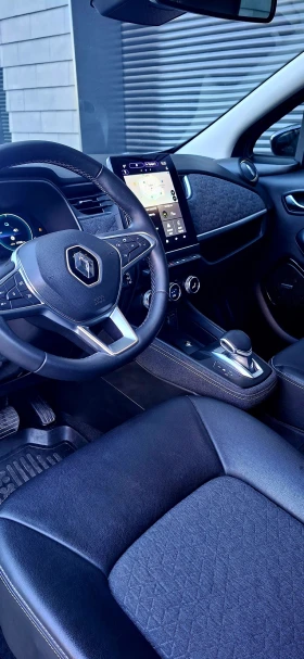 Renault Zoe E-Tech Iconic 52kWh CCS - 19800 € / 38725.43 лв. - 11404128 9