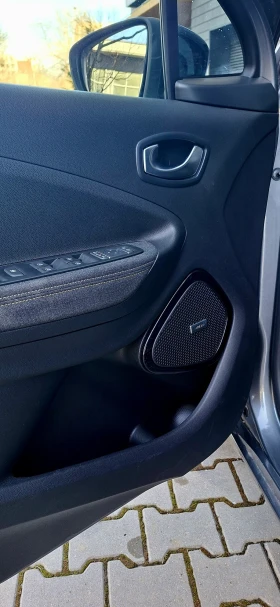 Renault Zoe E-Tech Iconic 52kWh CCS - 19800 € / 38725.43 лв. - 11404128 5