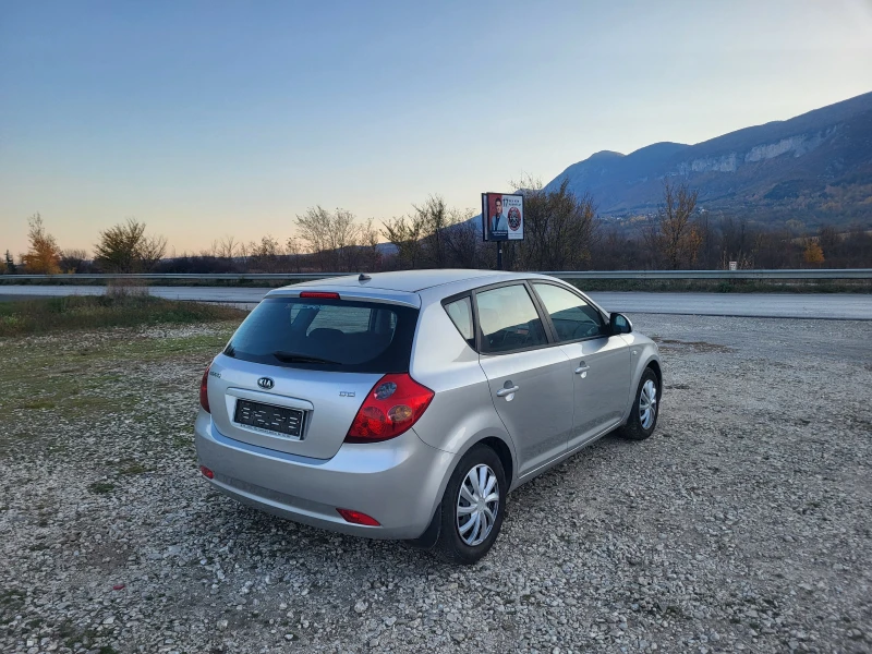 Kia Ceed 1.6CRDi, снимка 5 - Автомобили и джипове - 47856858