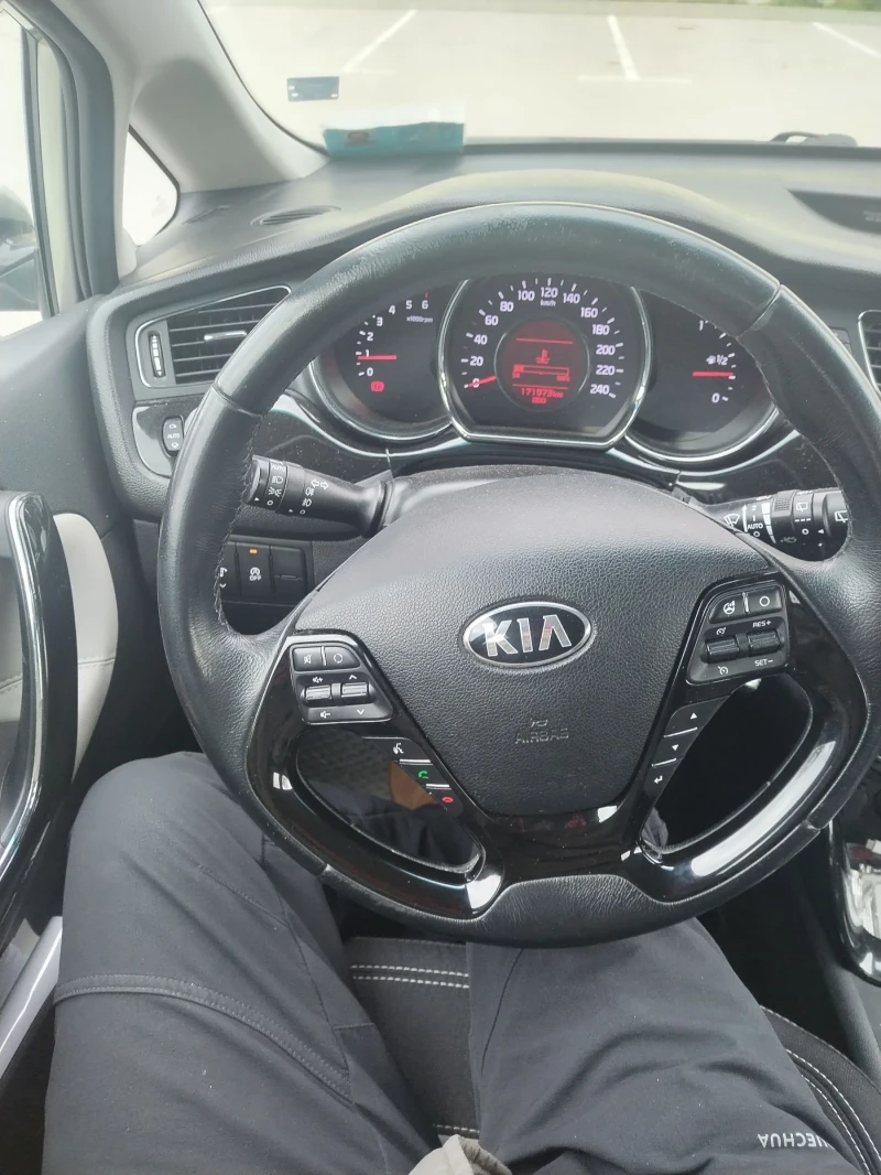 Kia Ceed, снимка 16 - Автомобили и джипове - 48930945