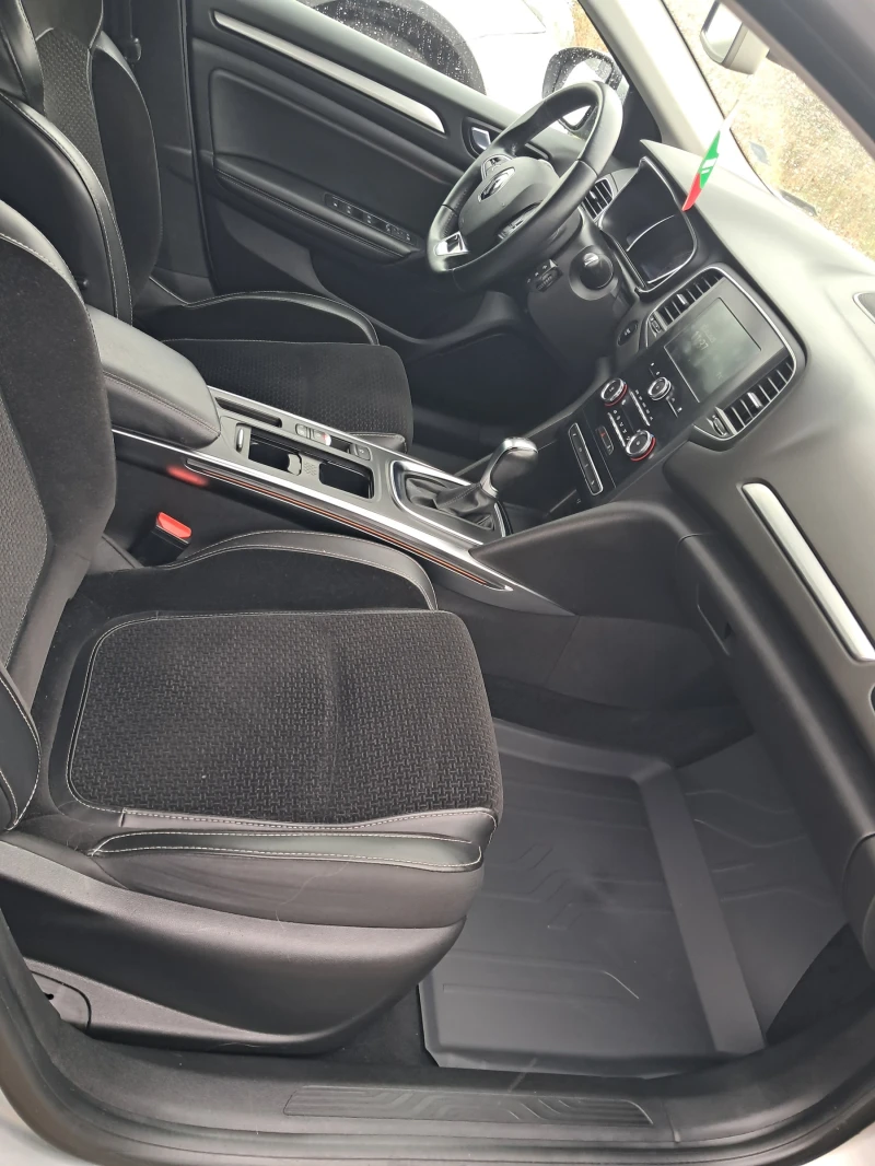 Renault Megane Автоматик Спешно!, снимка 2 - Автомобили и джипове - 51597085