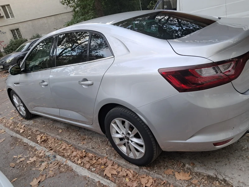 Renault Megane Автоматик Спешно!, снимка 3 - Автомобили и джипове - 51597085