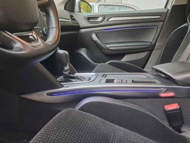 Renault Megane Автоматик Спешно!, снимка 11 - Автомобили и джипове - 51597085