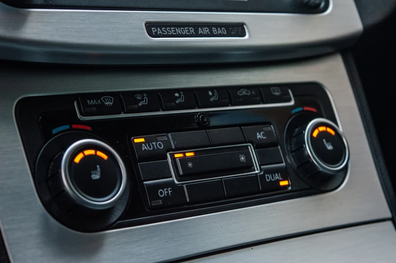 VW CC 2.0TDI, снимка 12 - Автомобили и джипове - 52480250