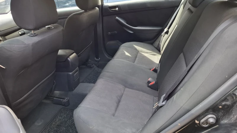 Toyota Avensis, снимка 5 - Автомобили и джипове - 52474561