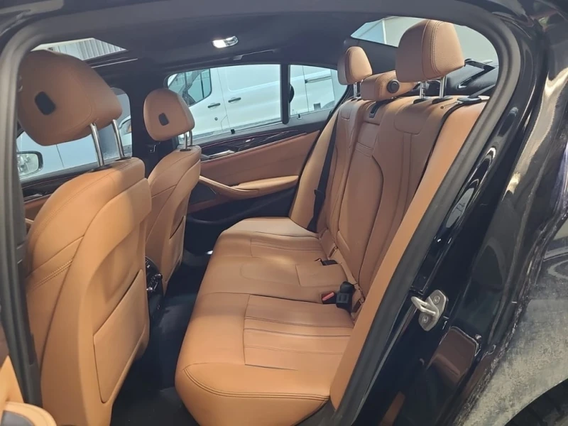 BMW 530   XDRIVE * CARFAX * БЕЗ ПЪРВОНАЧАЛНА ВНОСКА, снимка 12 - Автомобили и джипове - 53089253