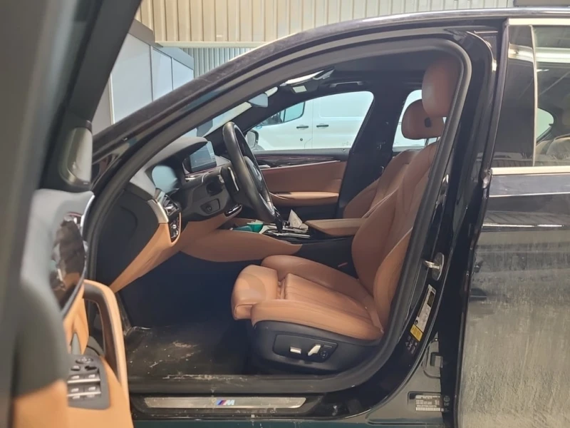 BMW 530   XDRIVE * CARFAX * БЕЗ ПЪРВОНАЧАЛНА ВНОСКА, снимка 5 - Автомобили и джипове - 53089253