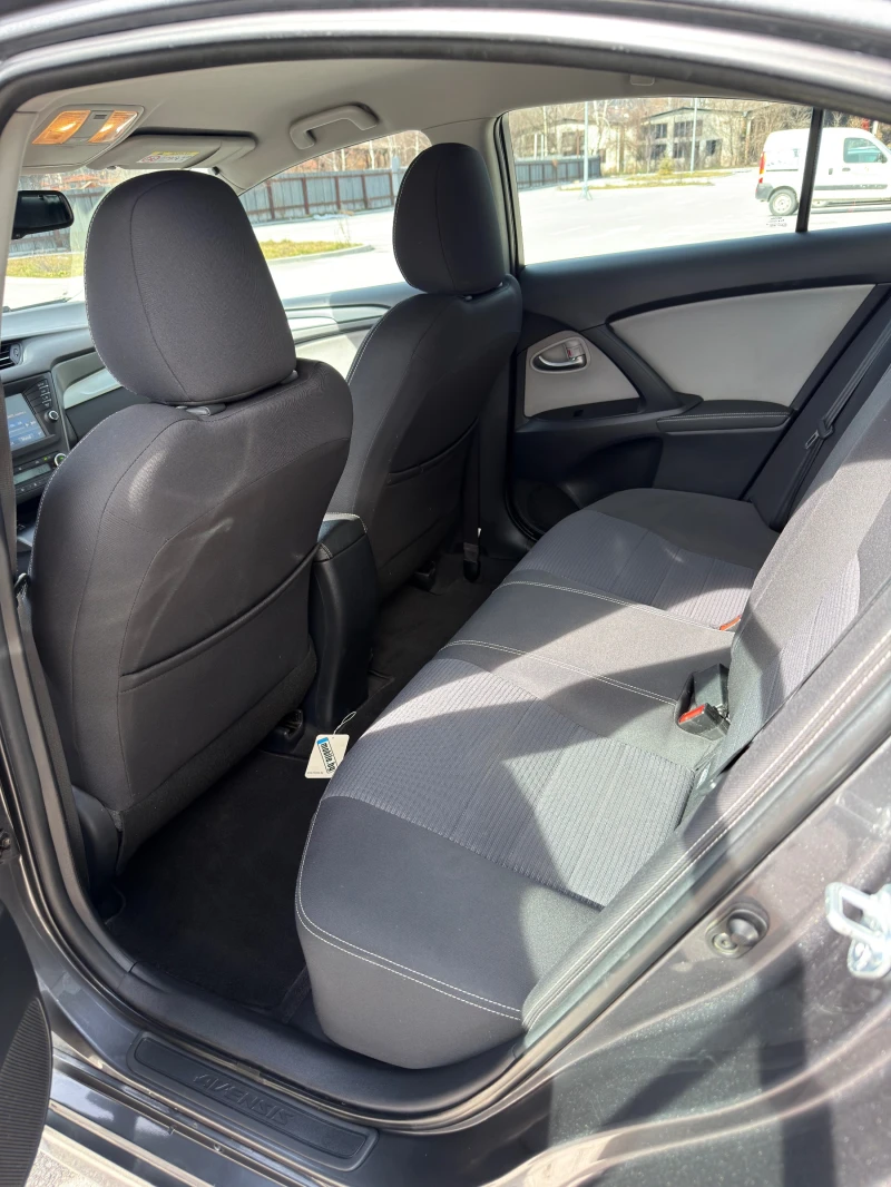 Toyota Avensis Executive 2.0 D-4D, снимка 13 - Автомобили и джипове - 53593282