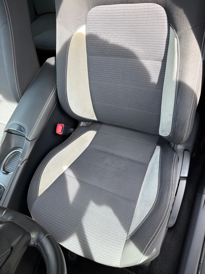 Toyota Avensis Executive 2.0 D-4D, снимка 12 - Автомобили и джипове - 53593282