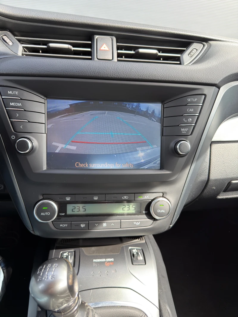 Toyota Avensis Executive 2.0 D-4D, снимка 11 - Автомобили и джипове - 53593282