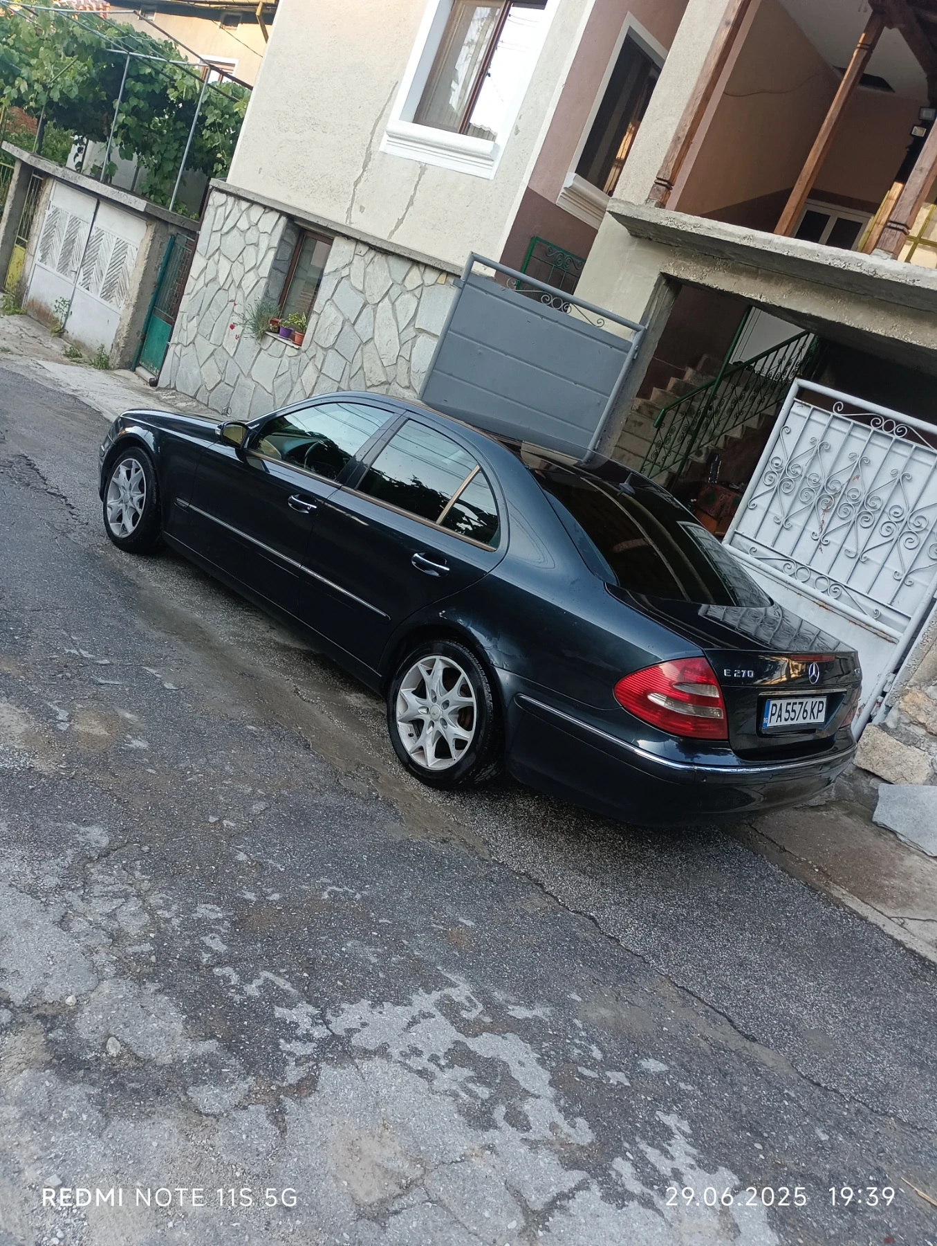 Mercedes-Benz E 270  - изображение 3