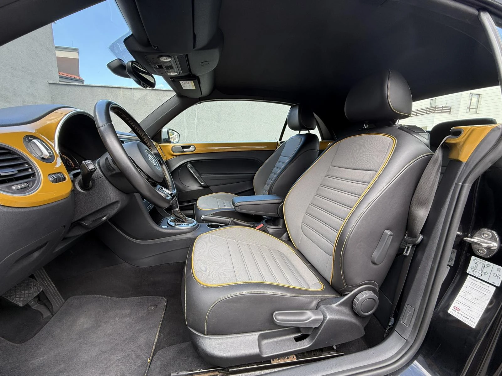 VW Beetle 1.4L DUNE КАБРИОЛЕТ - изображение 9