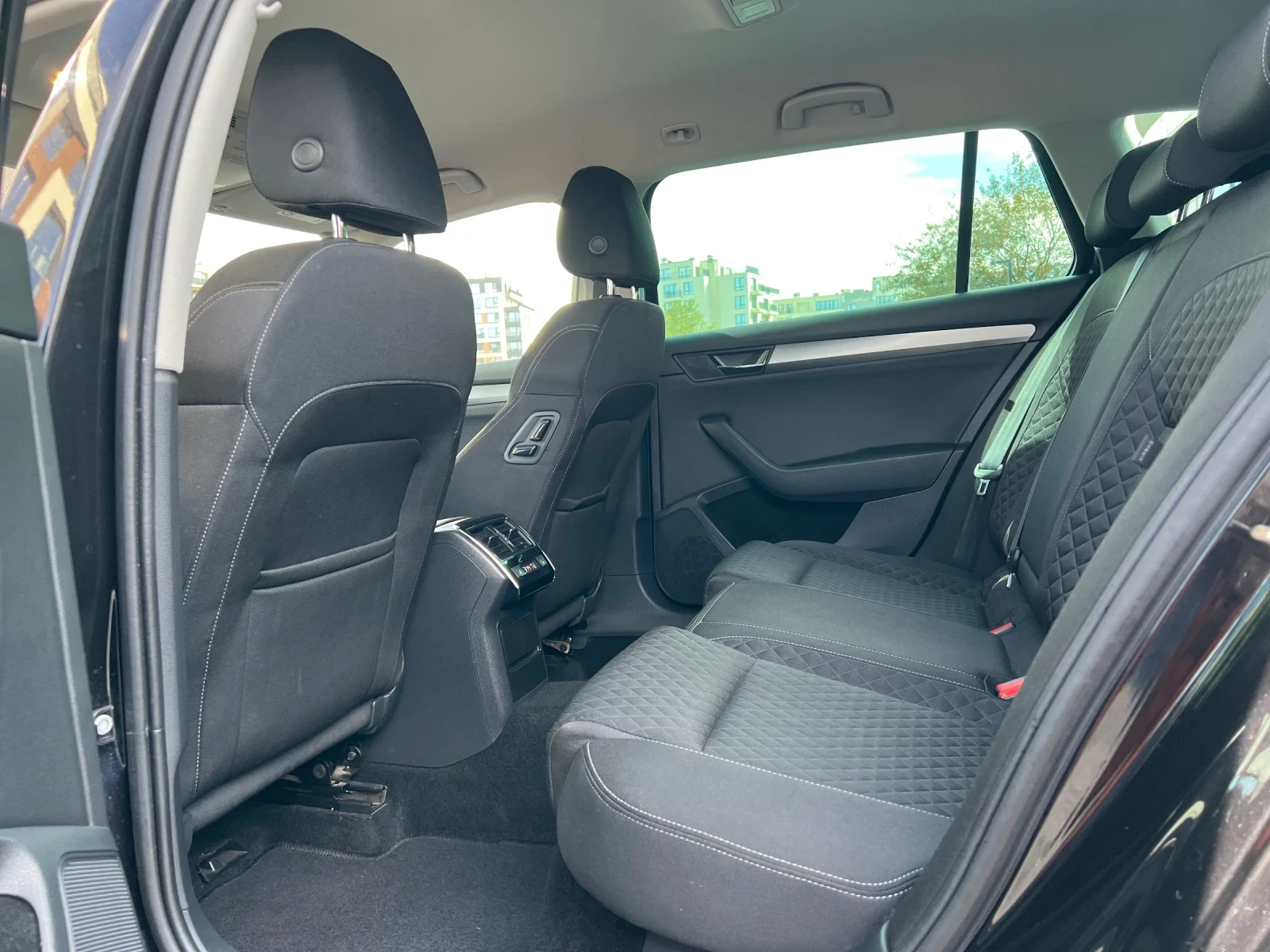 Skoda Superb 2.0TDI 4X4  | Mobile.bg — изображение 14
