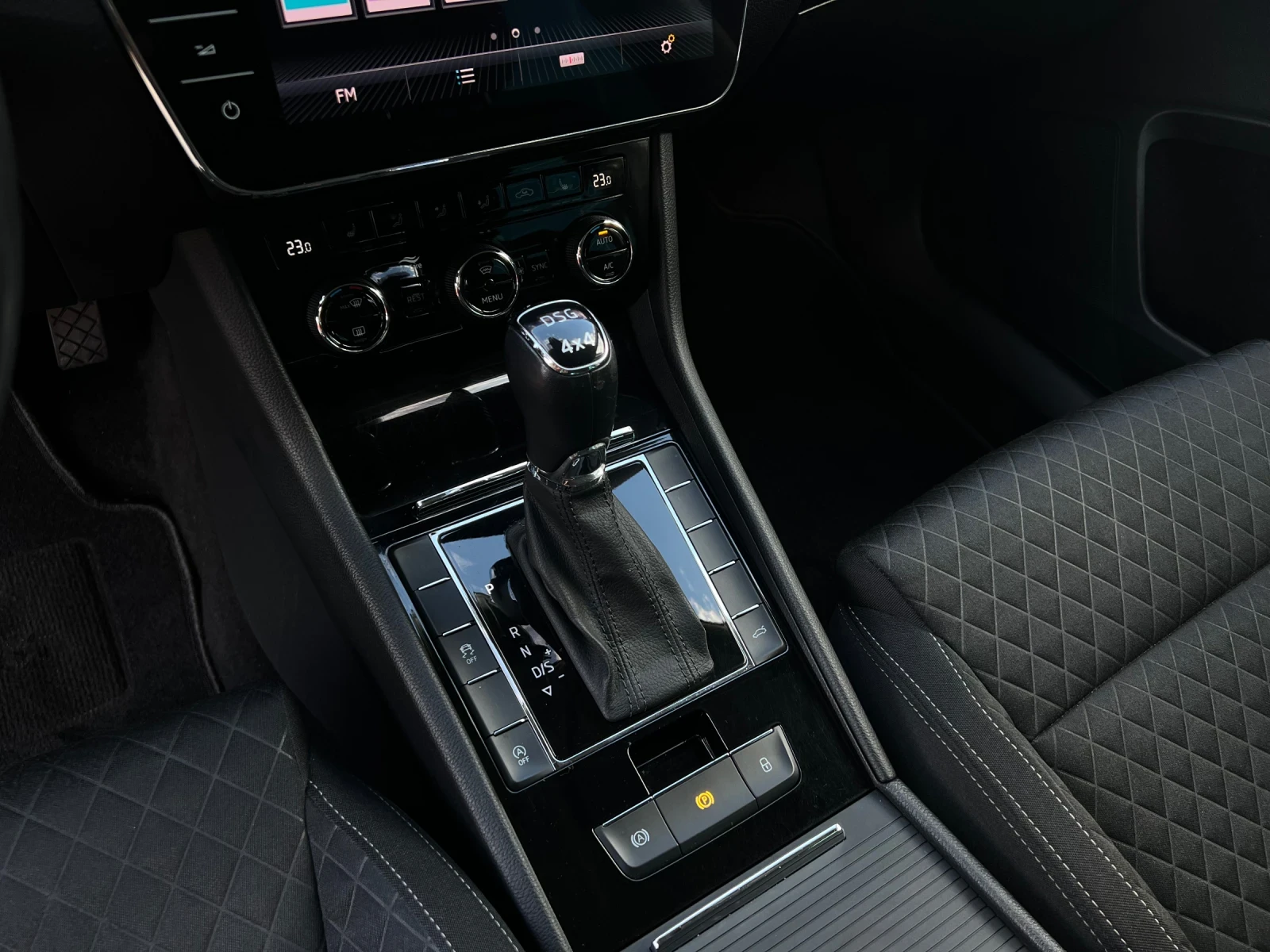 Skoda Superb 2.0TDI 4X4  | Mobile.bg — изображение 13