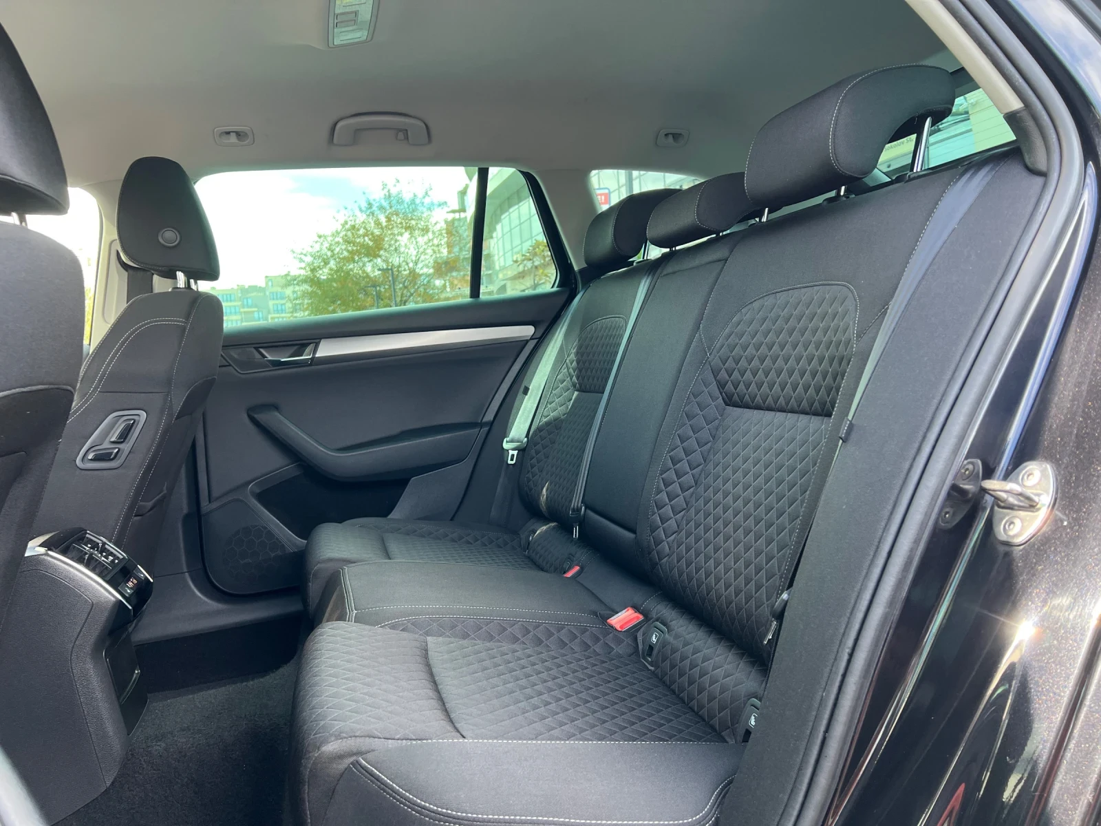 Skoda Superb 2.0TDI 4X4  | Mobile.bg — изображение 15