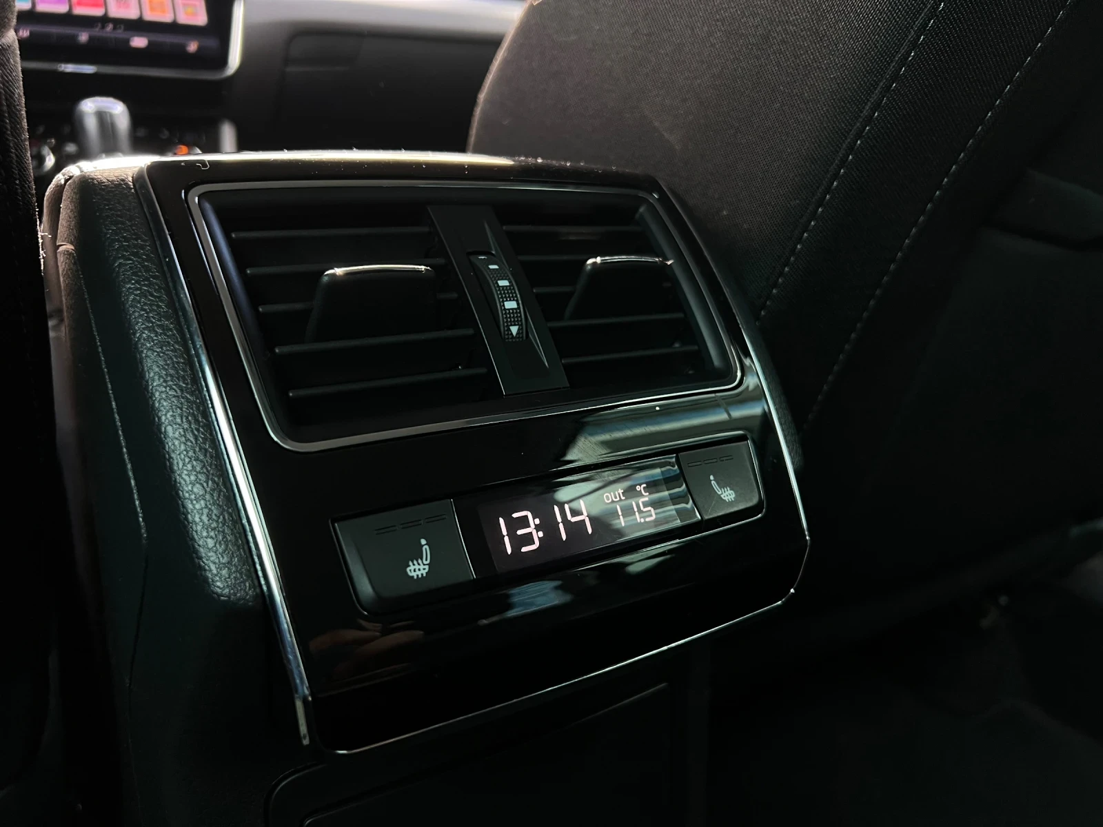 Skoda Superb 2.0TDI 4X4  | Mobile.bg — изображение 16
