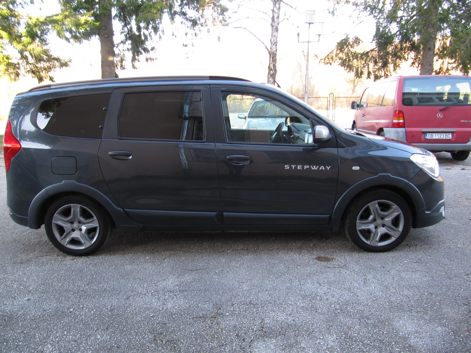 Dacia Lodgy 1.5dci STEPWAY 7места, снимка 3 - Автомобили и джипове - 53908826