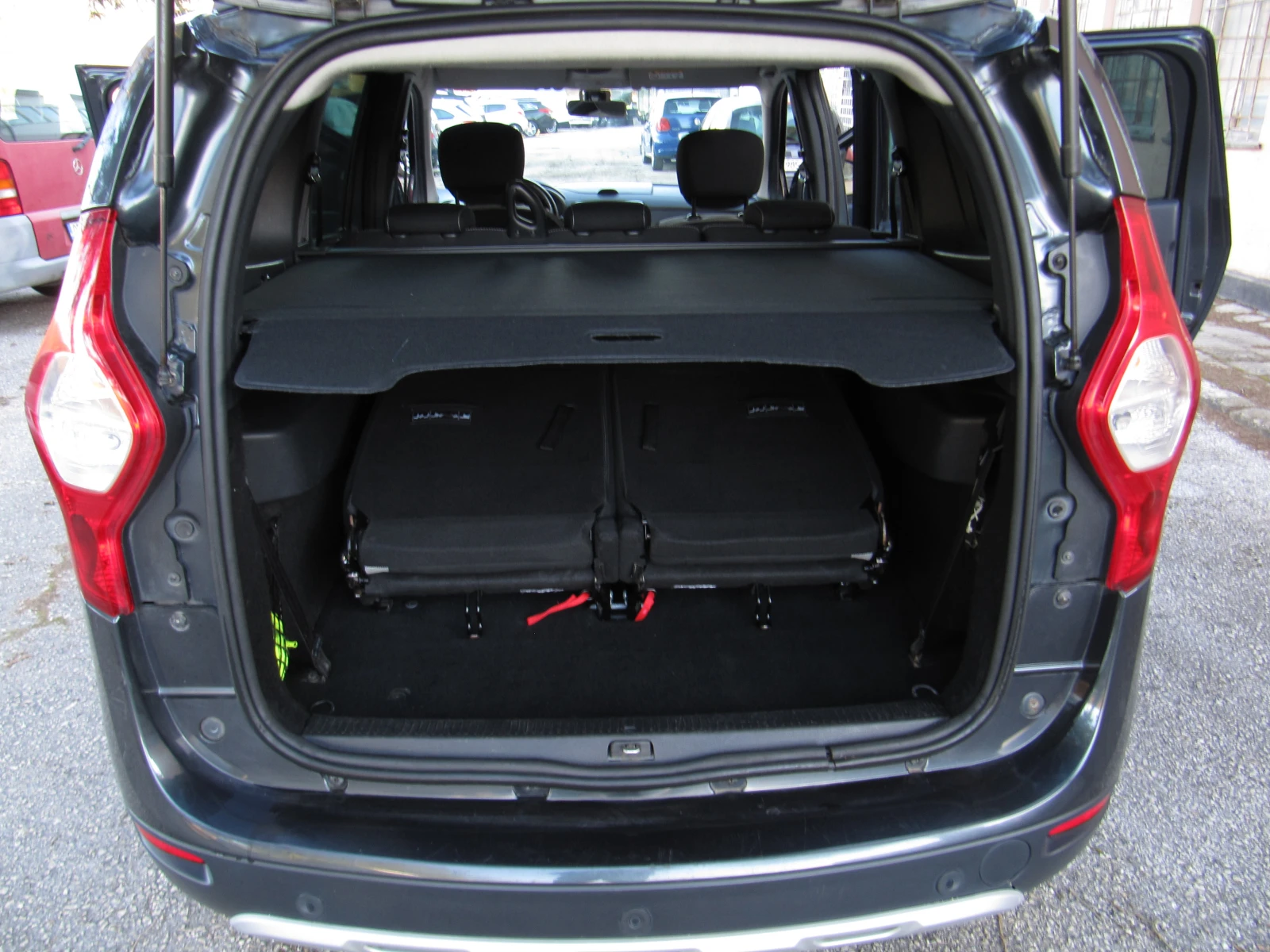 Dacia Lodgy 1.5dci STEPWAY 7места, снимка 15 - Автомобили и джипове - 53908826