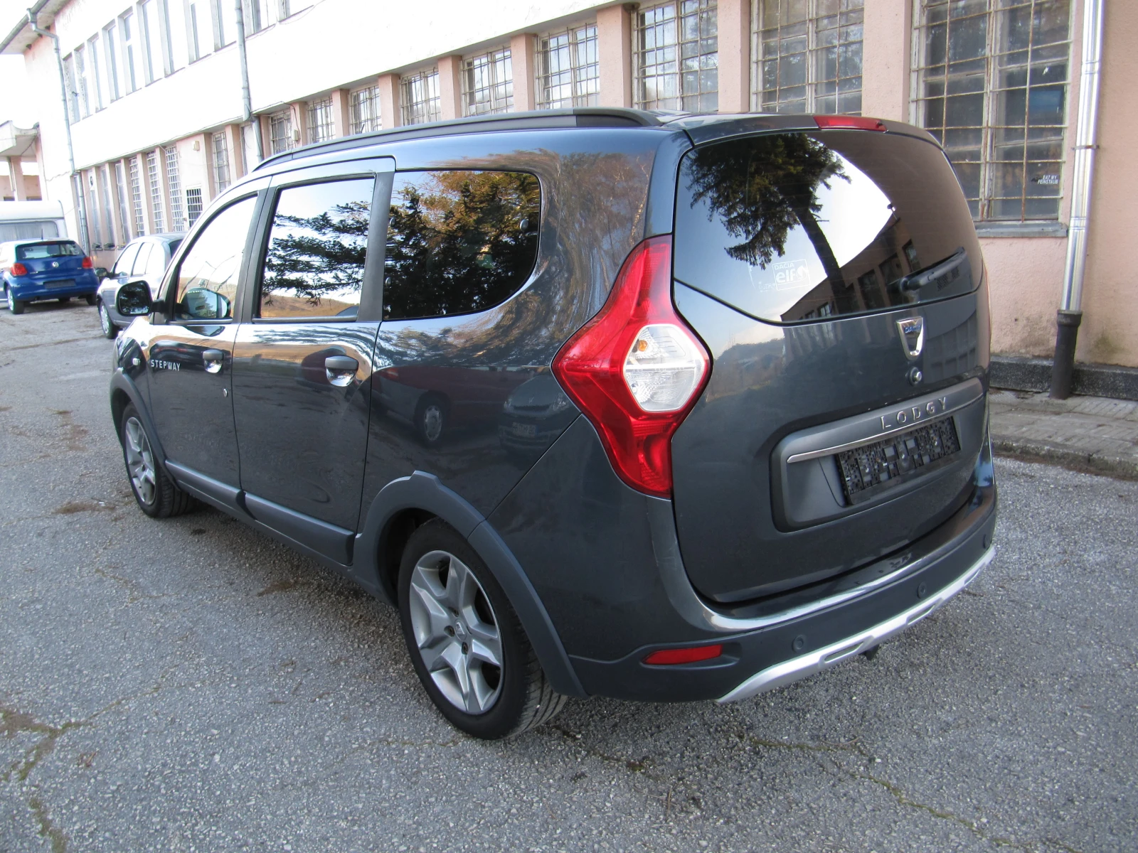 Dacia Lodgy 1.5dci STEPWAY 7места, снимка 6 - Автомобили и джипове - 53908826