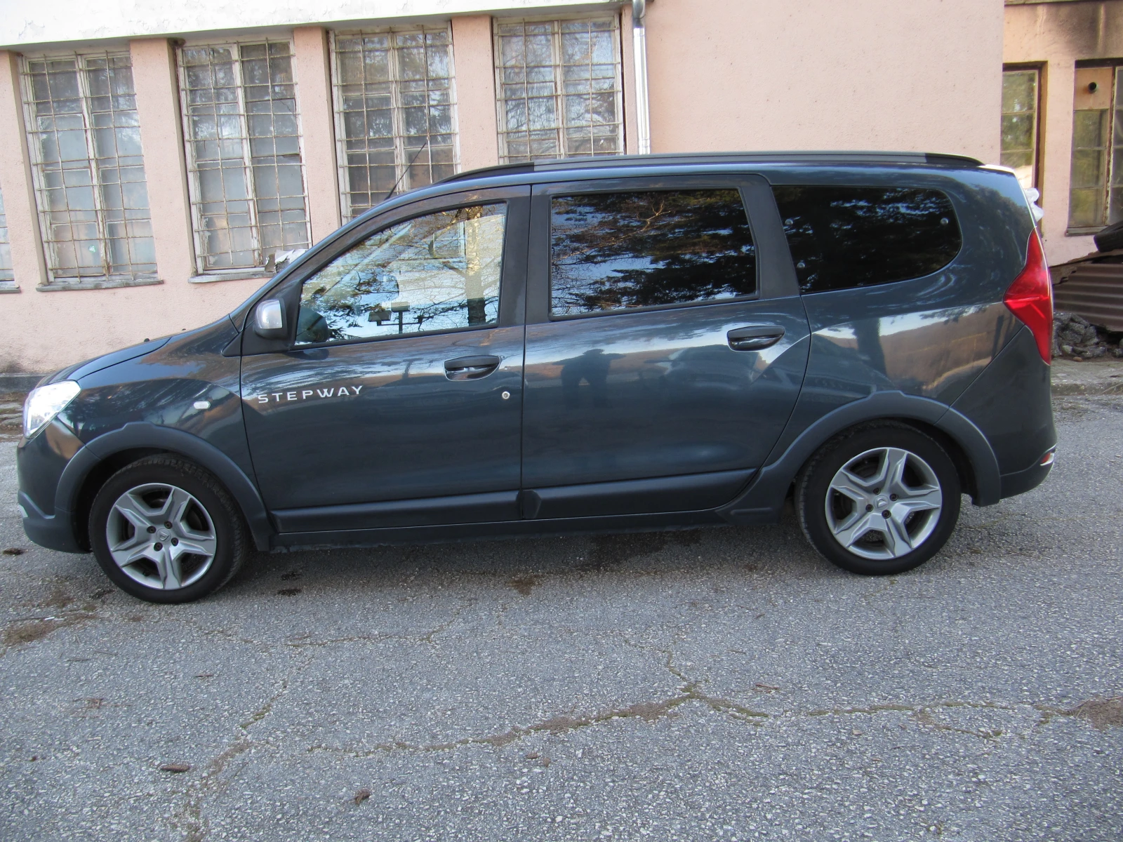 Dacia Lodgy 1.5dci STEPWAY 7места, снимка 7 - Автомобили и джипове - 53908826