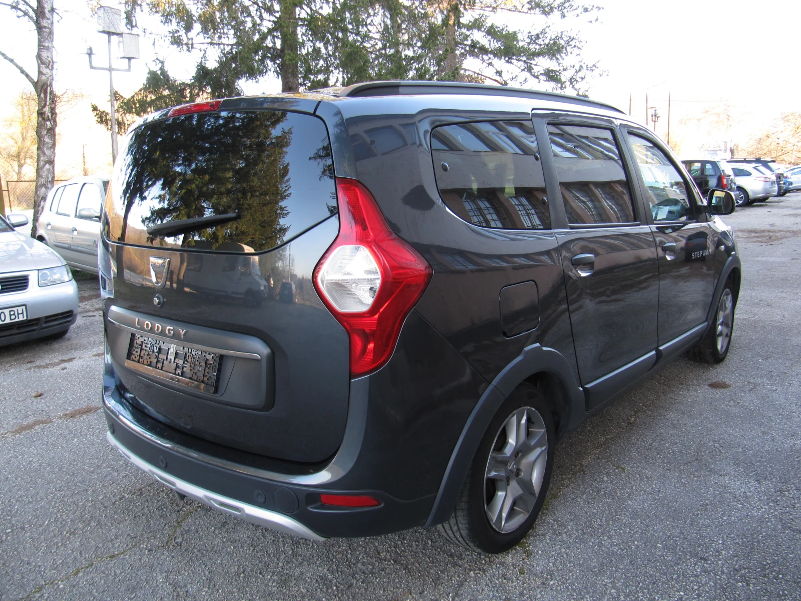Dacia Lodgy 1.5dci STEPWAY 7места, снимка 4 - Автомобили и джипове - 53908826